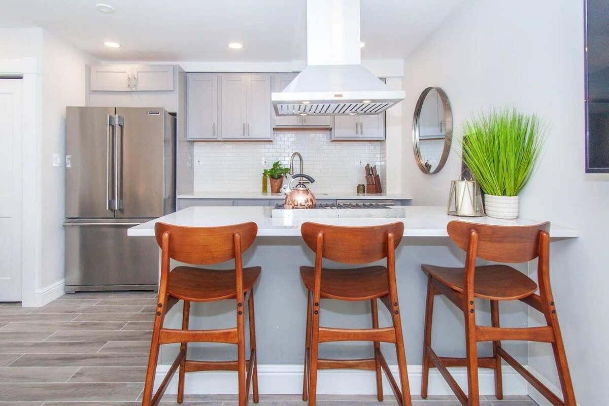 Cozy Duplex Near T