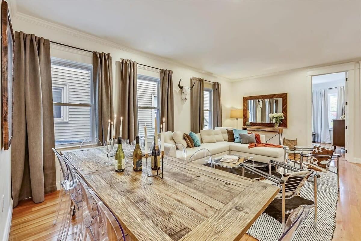 Holiday home Stylish Renovation Near T Boston