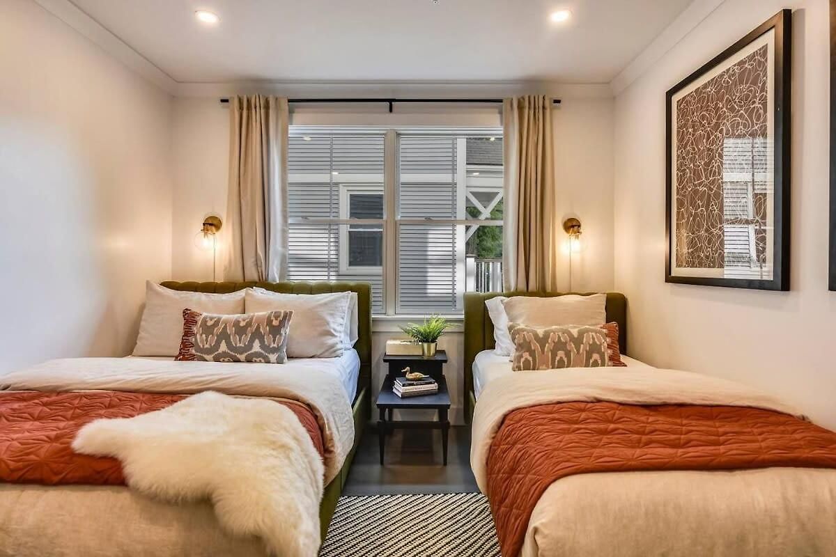 Luxe Near T Holiday home Boston
