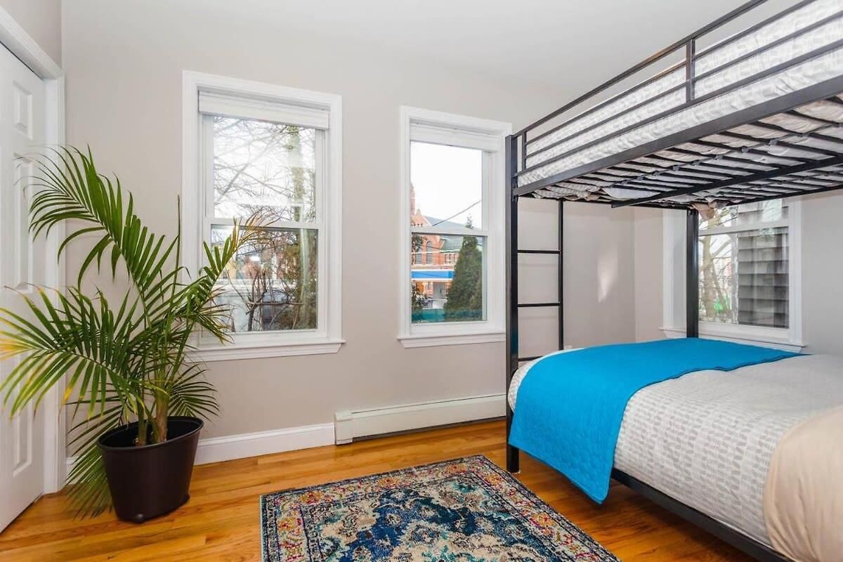 Bright & Spacious Near T Holiday home Boston