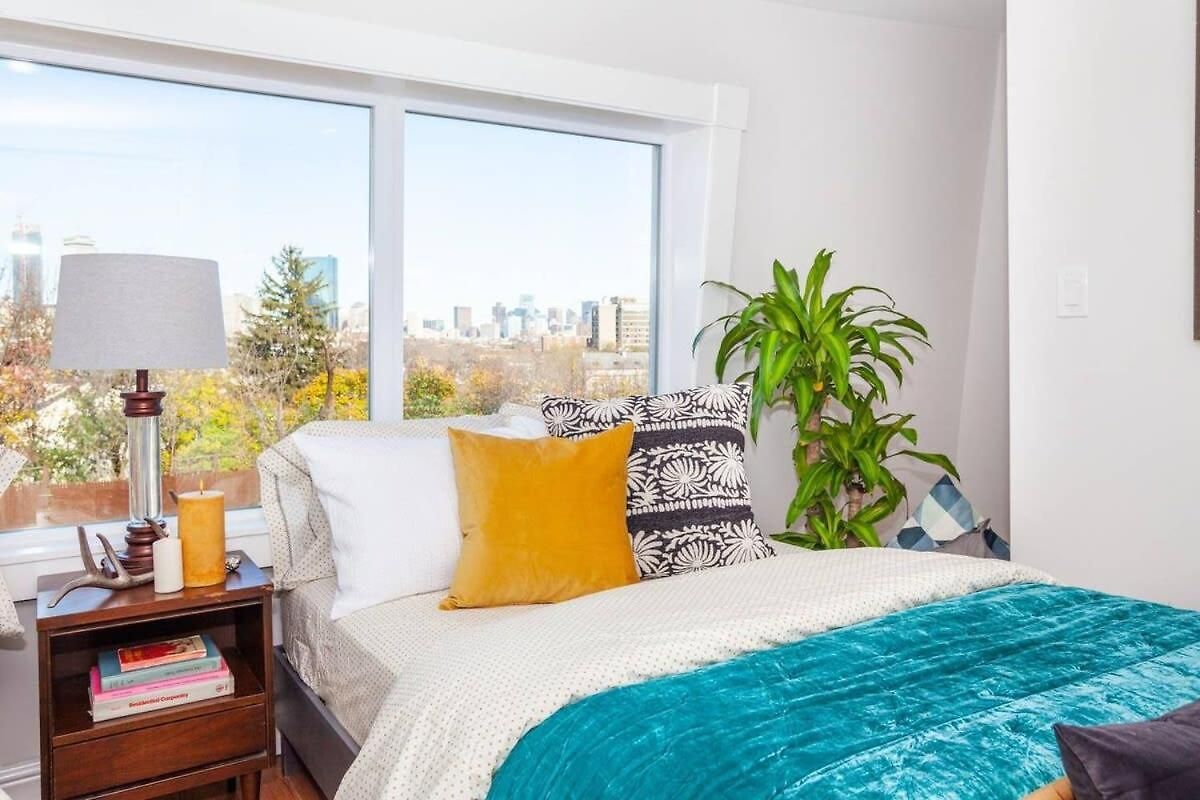 Cozy Near T *