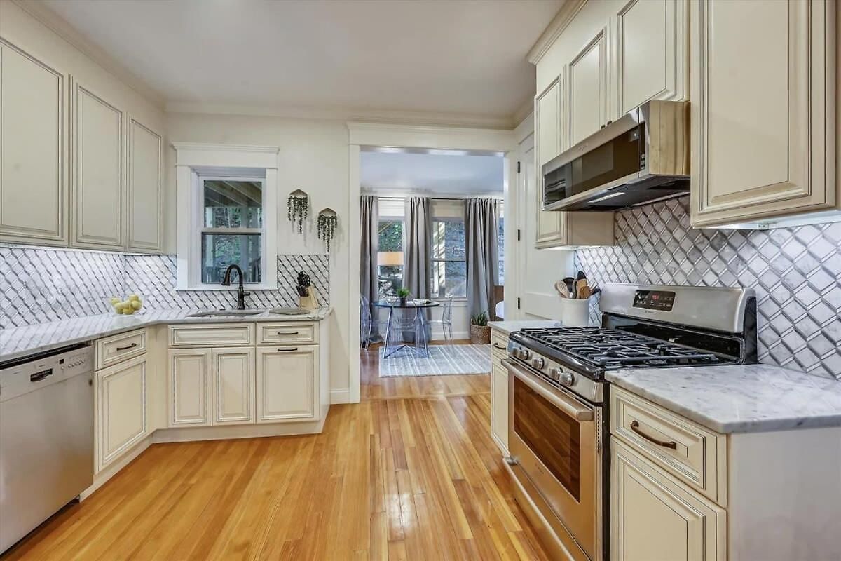 Holiday home Stylish Renovation Near T Boston
