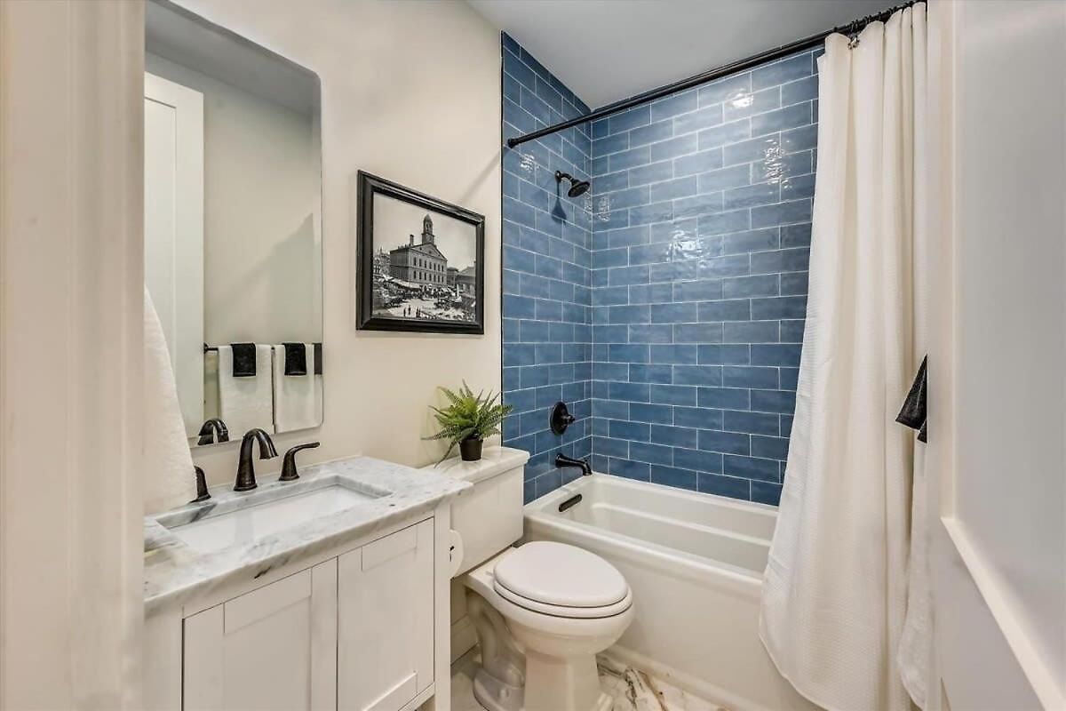 Stylish Renovation Near T *