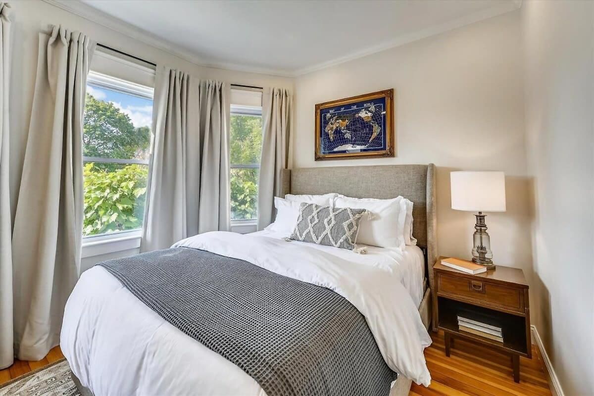 Stylish Renovation Near T Holiday home