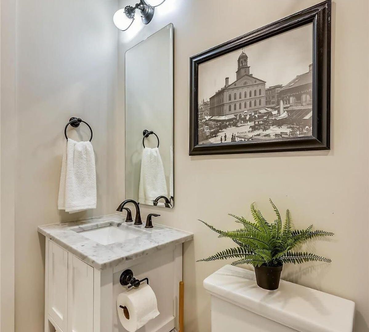 Stylish Renovation Near T Holiday home