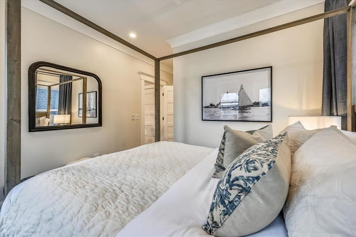 Spacious New Renovation Near T Holiday home Boston