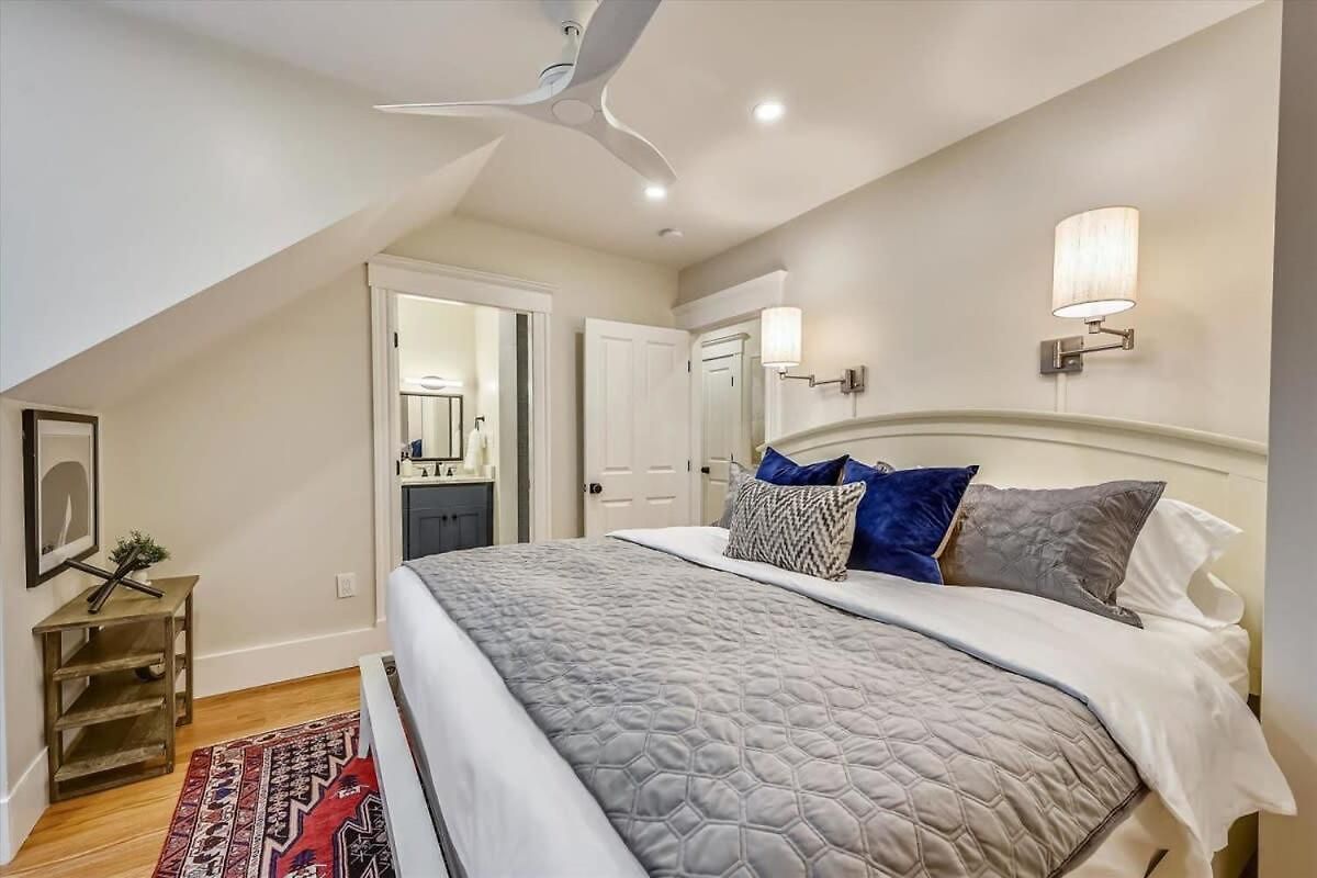 Holiday home Spacious New Renovation Near T Boston
