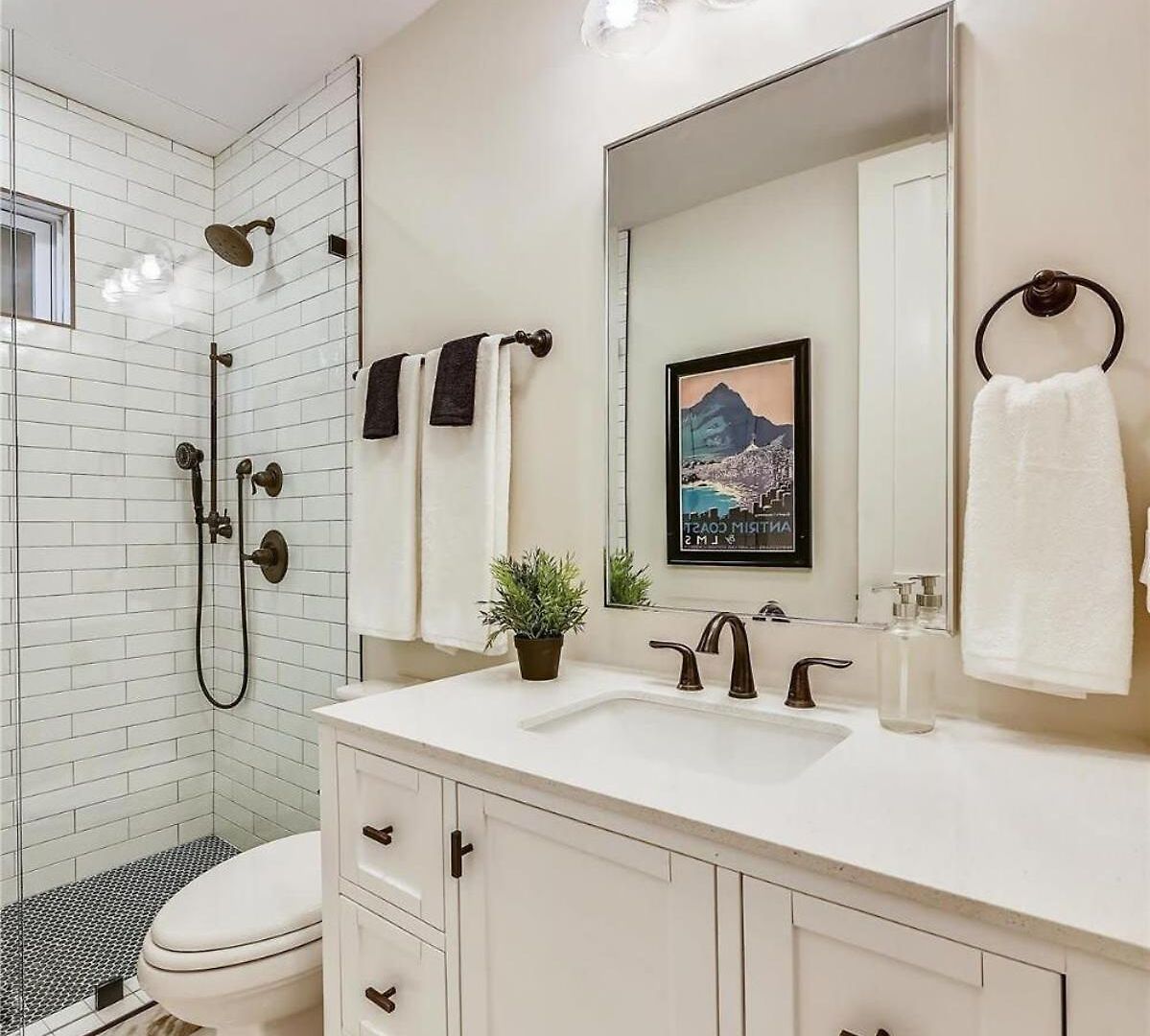 Stylish Renovation Near T Holiday home