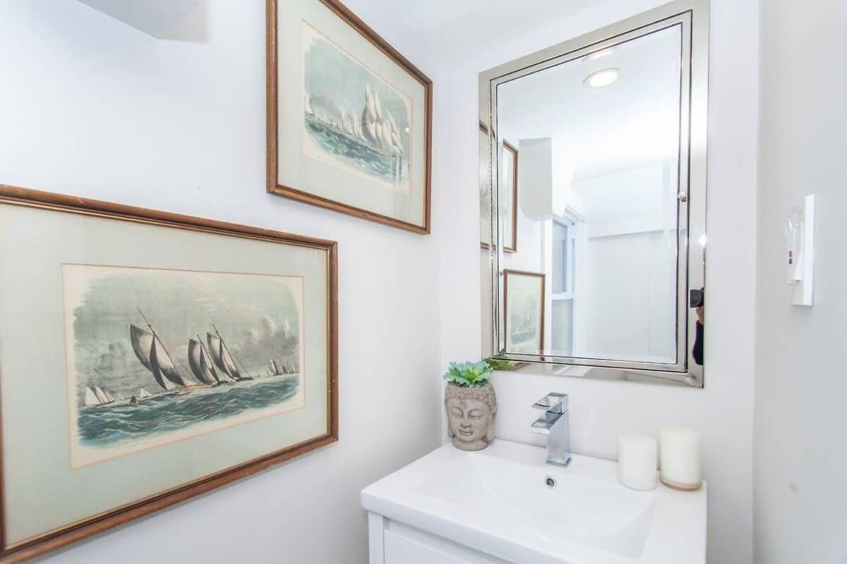 Cozy Duplex Near T Holiday home Boston