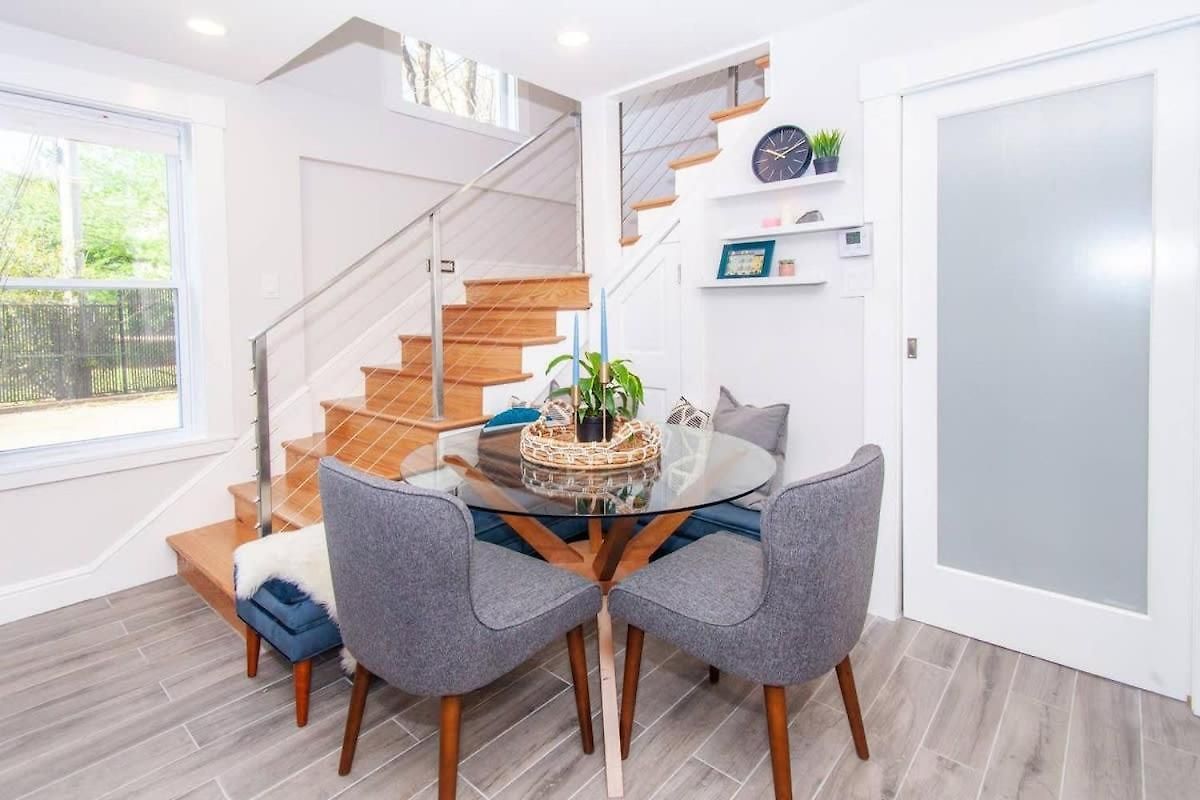 Expansive Essential Triplex Near T Holiday home