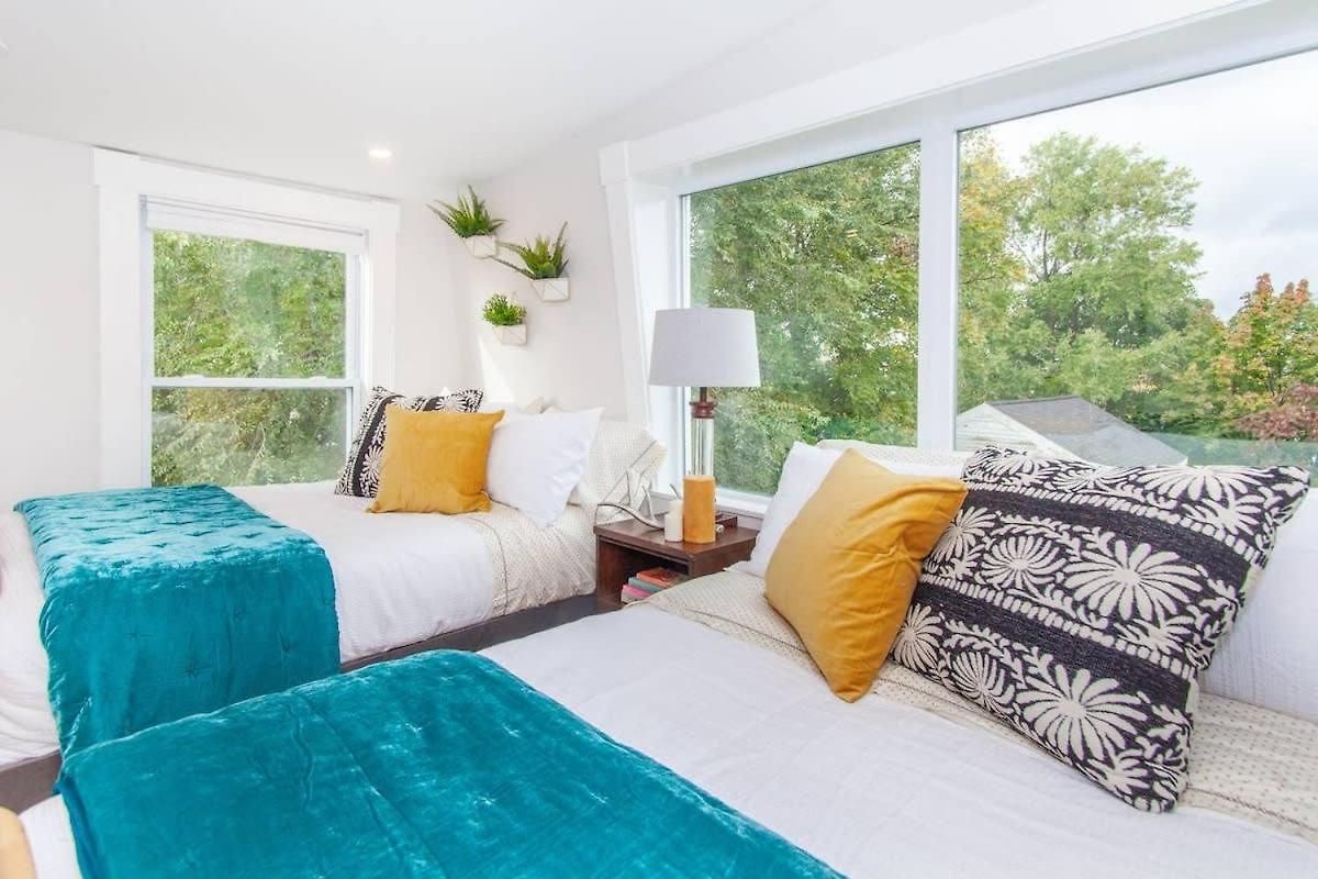 Cozy Duplex Near T Holiday home Boston