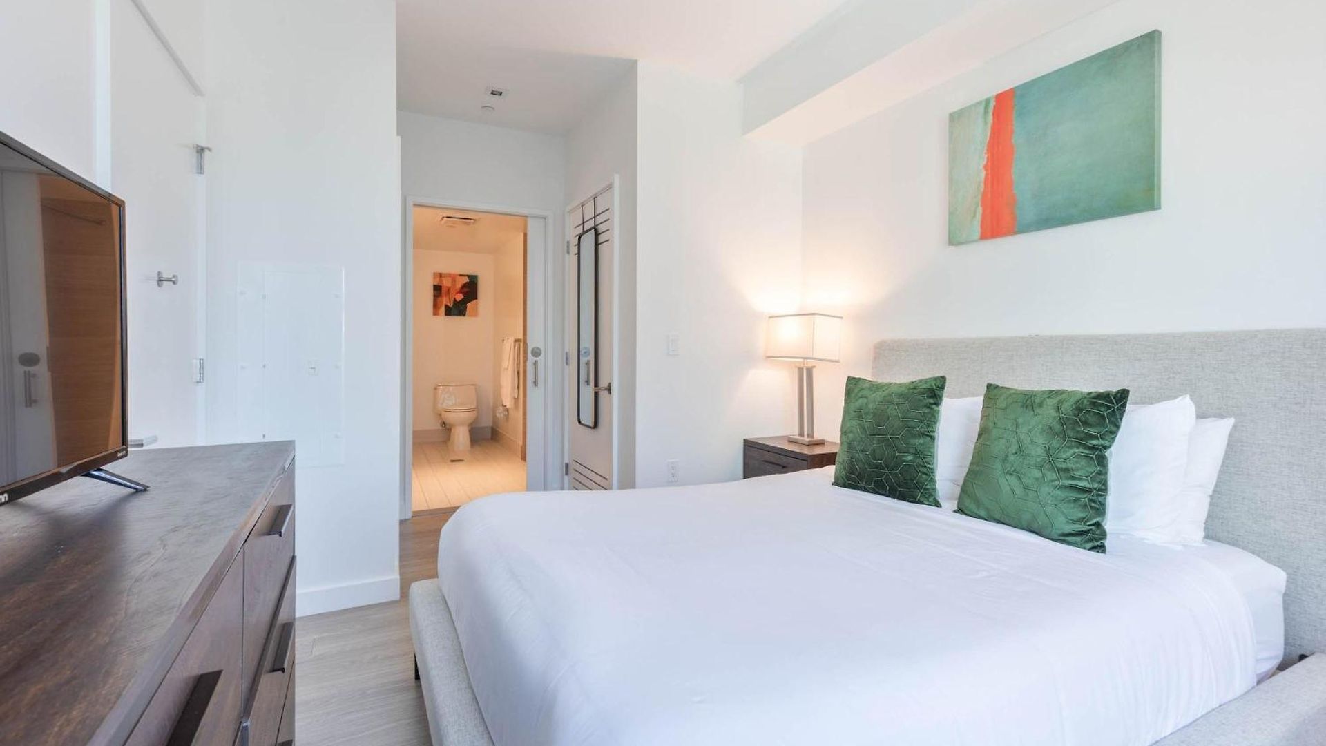 Seaport Retreat - Rooftop Pool & Gym Boston