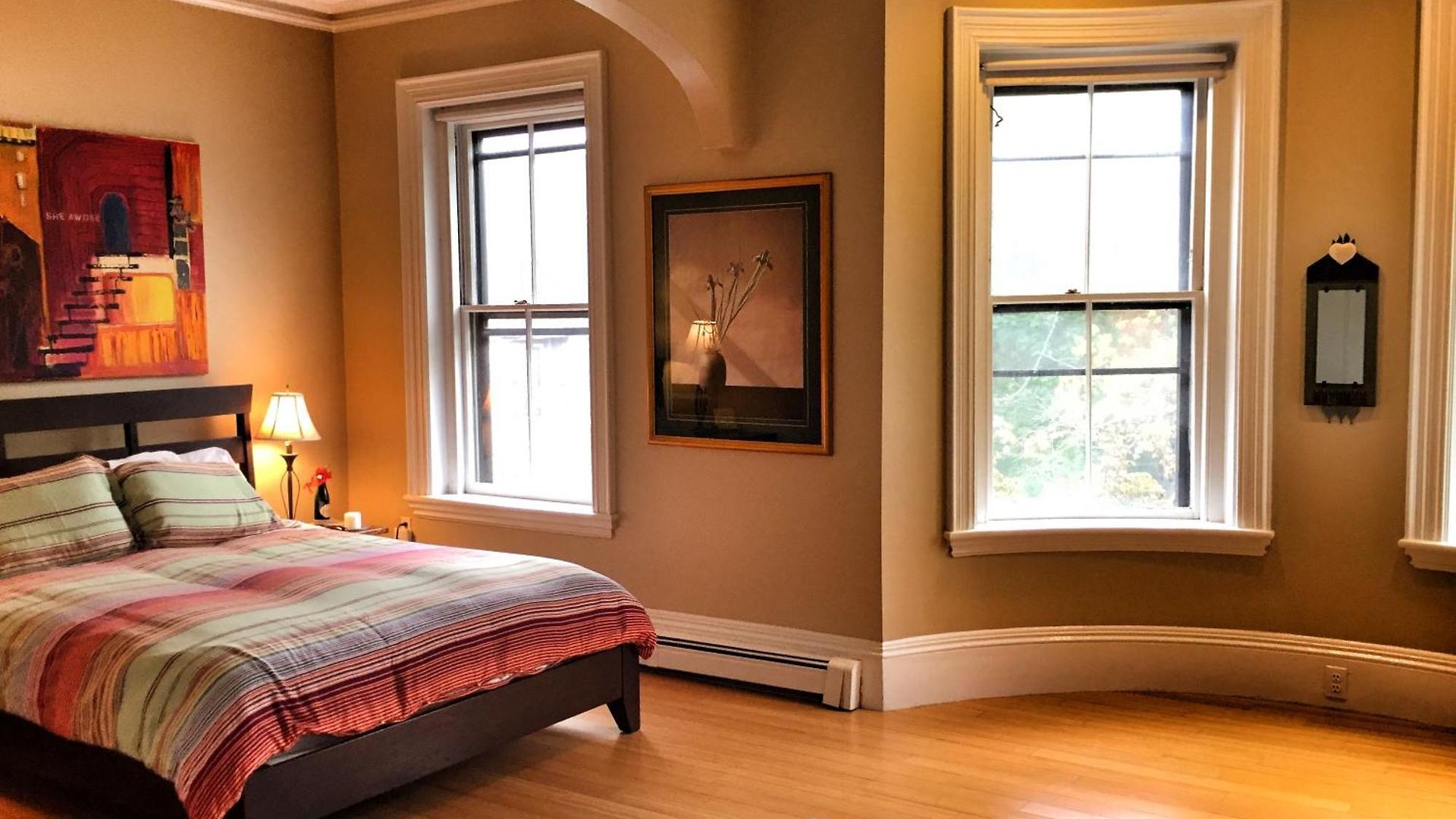 Historic Jp Brownstone Apartment