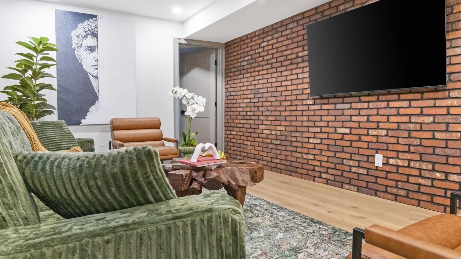 Apartment North End 2-story Penthouse | Prime Location