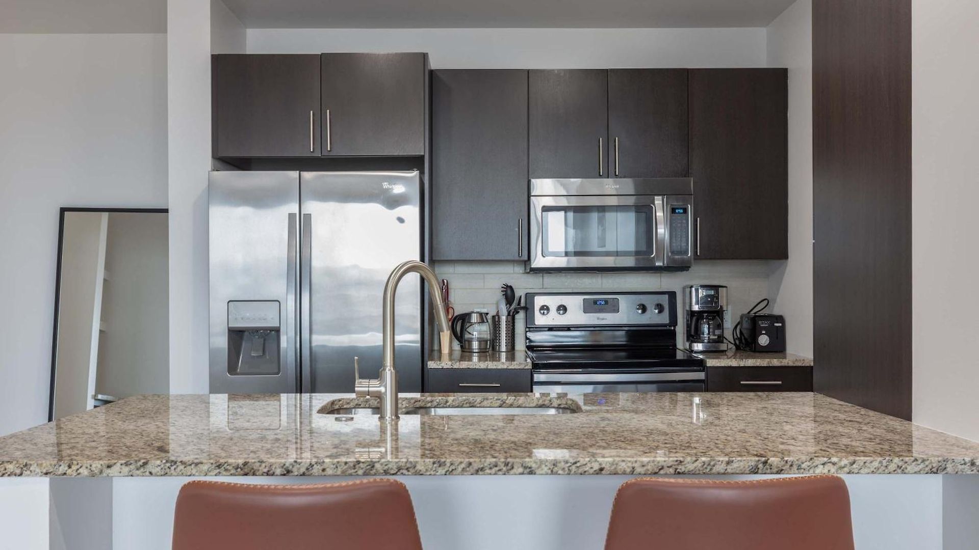 Modern Heart Of Seaport Apartment *