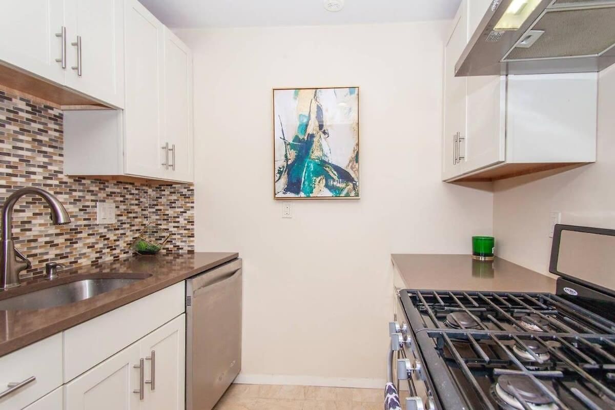 Apartment Sleek Near South End *