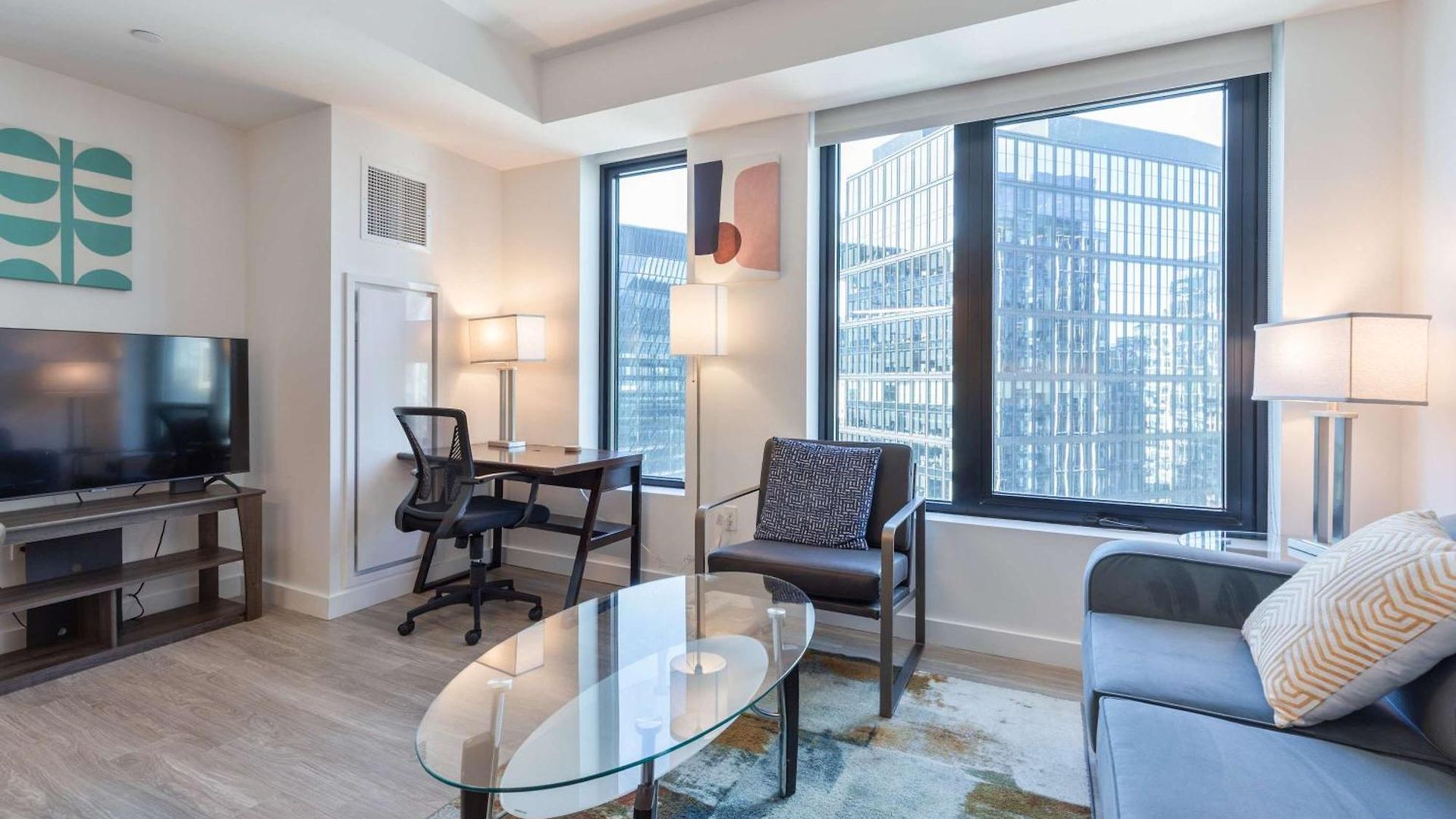 Seaport Retreat - Rooftop Pool & Gym Apartment