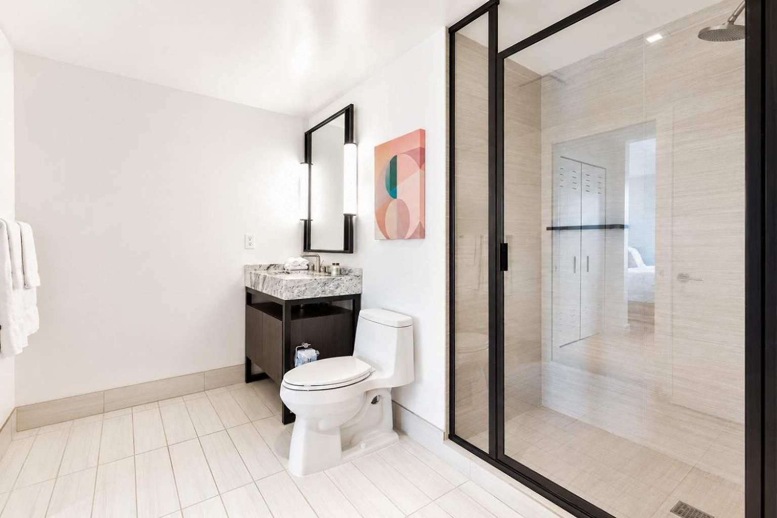 Luxury Seaport Rooftop & Pool Apartment *