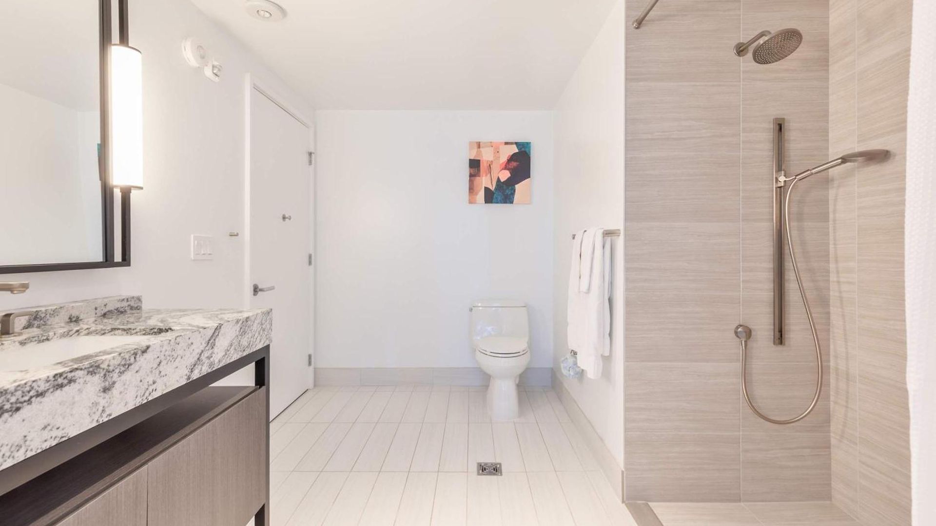 Seaport Retreat - Rooftop Pool & Gym *