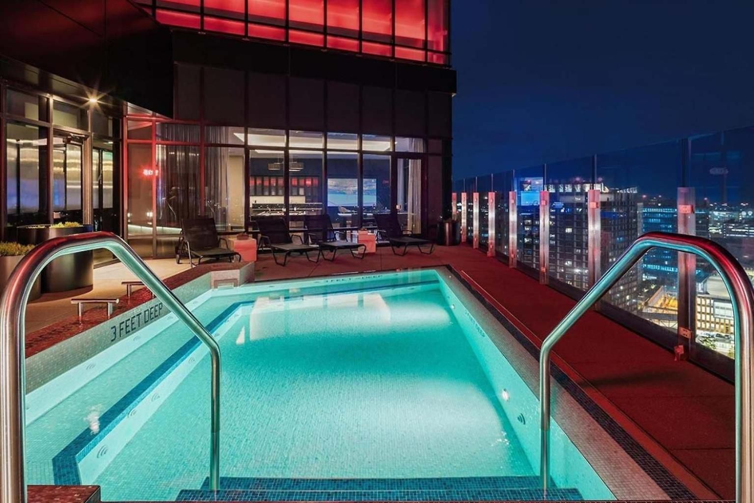 Apartment Luxury Seaport Rooftop & Pool Boston