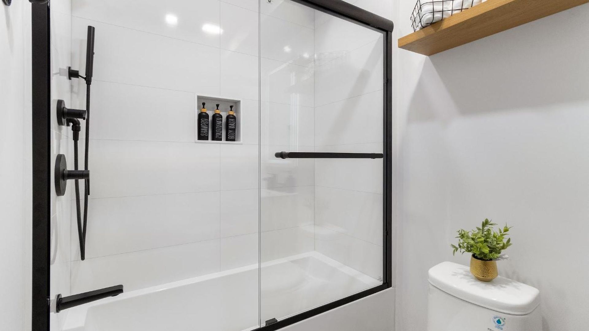 North End 2-story Penthouse | Prime Location Apartment *