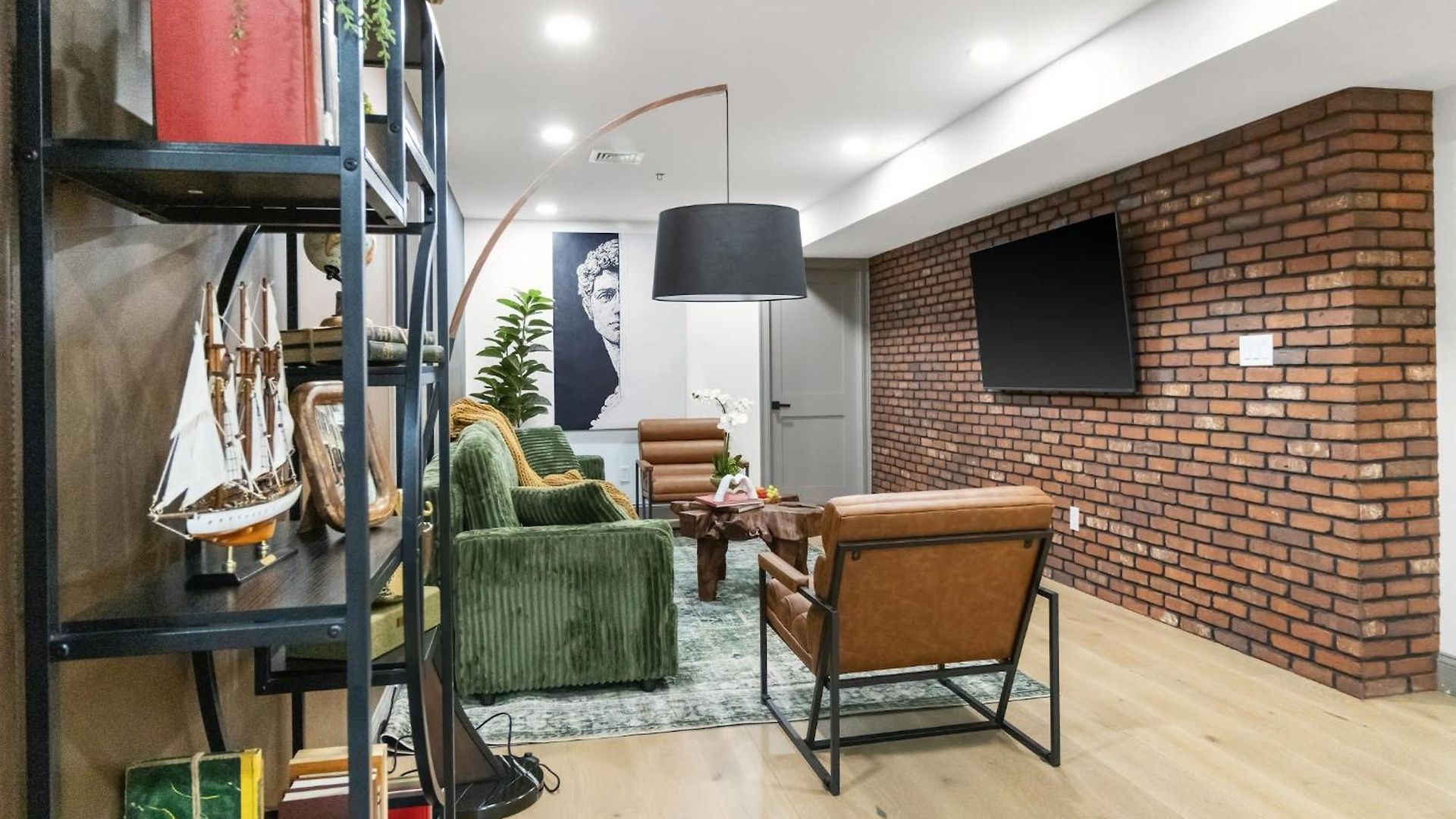 North End 2-story Penthouse | Prime Location Apartment *