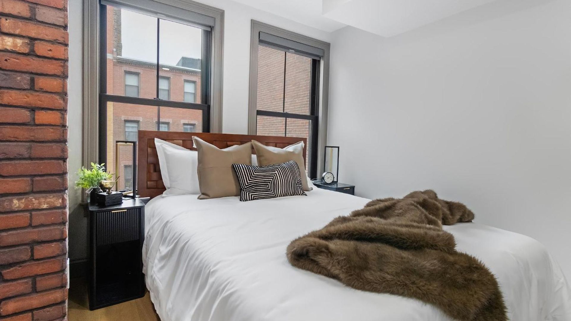 Apartment North End 2-story Penthouse | Prime Location *