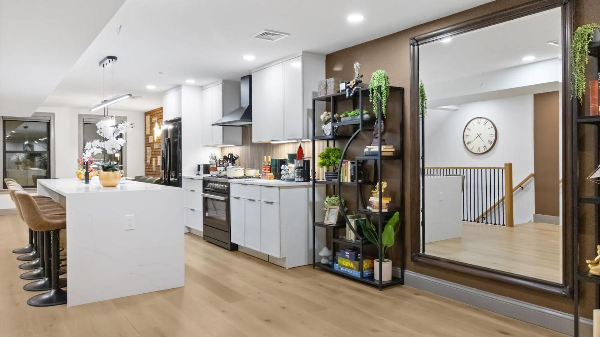 North End 2-story Penthouse | Prime Location Apartment *