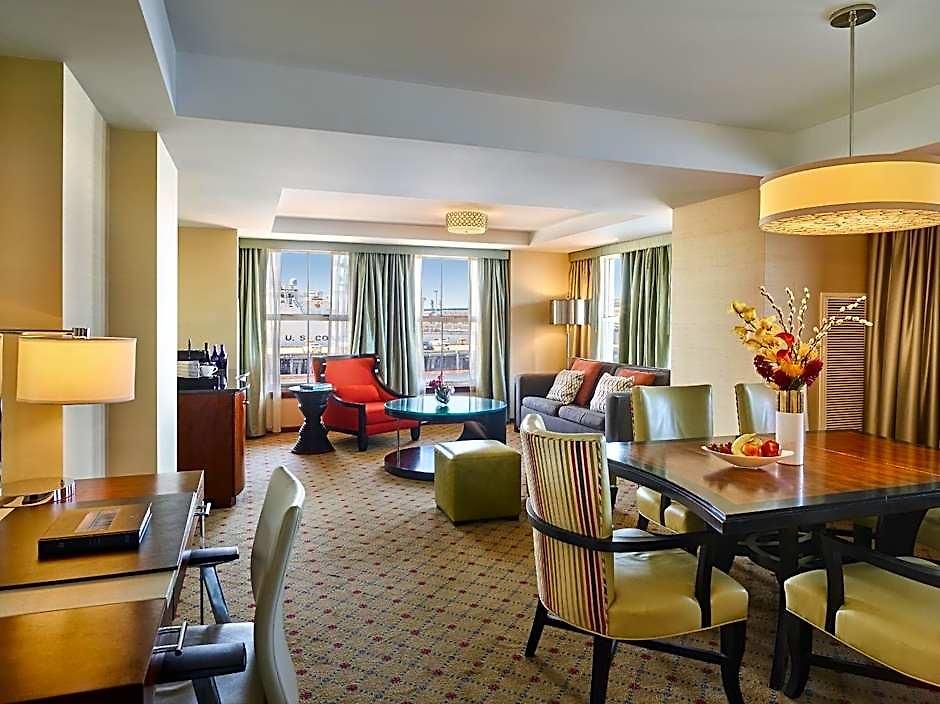 Battery Wharf Hotel, Waterfront Hotel