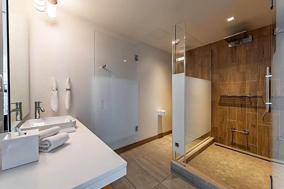 The Envoy Hotel, Autograph Collection Hotel Boston