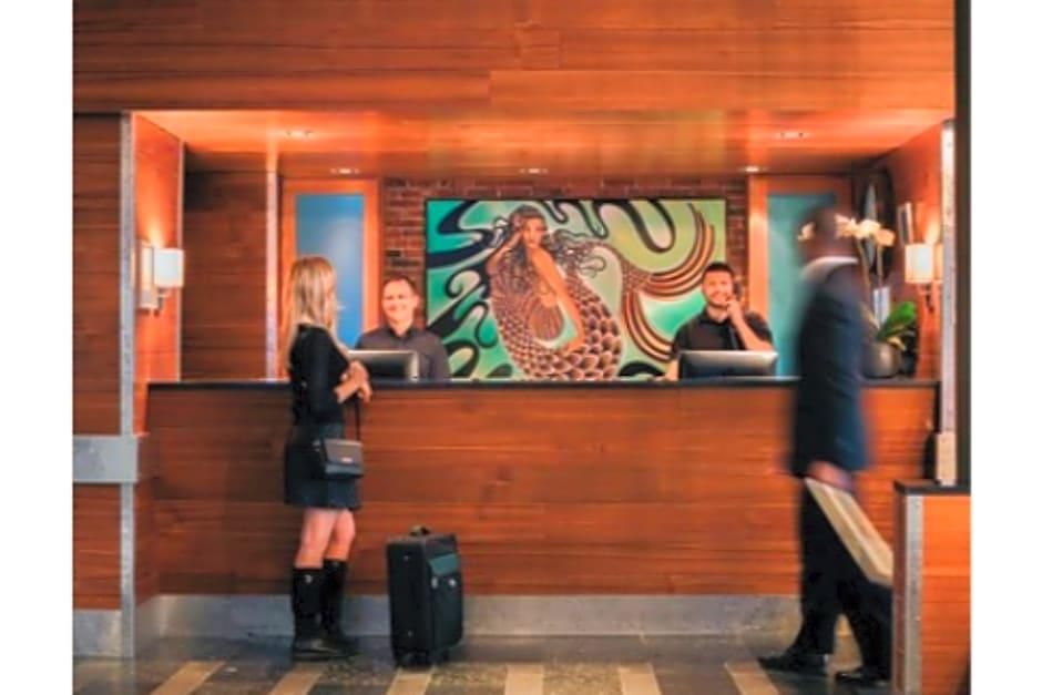 Harborside Hotel