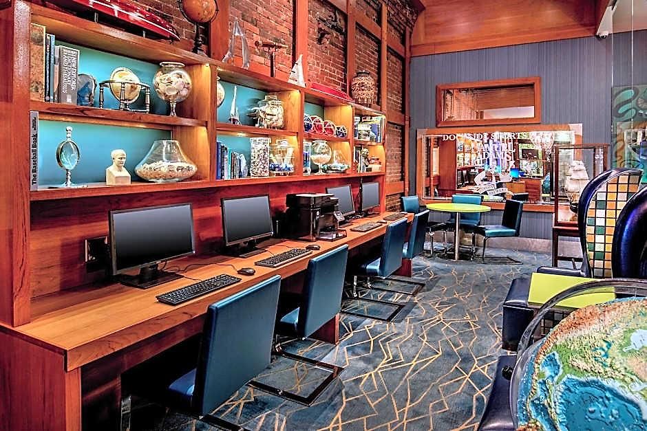 Harborside Hotel