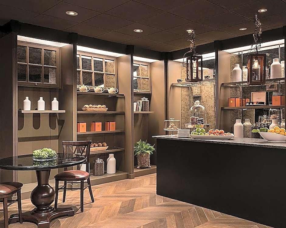 Four Seasons Hotel