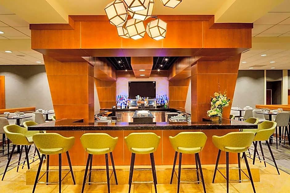 Courtyard By Marriott Logan Airport