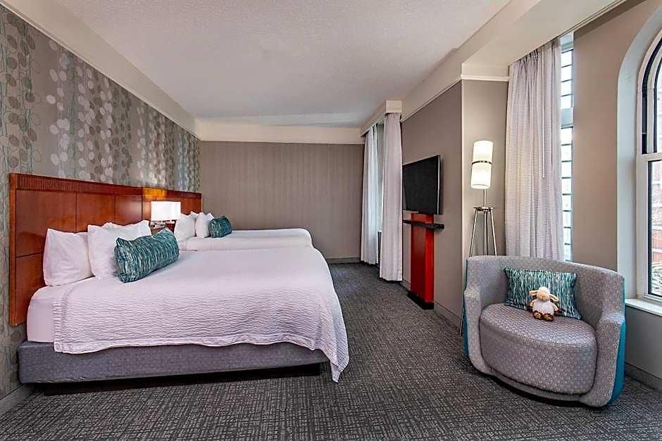 Courtyard Copley Square Hotel 3*