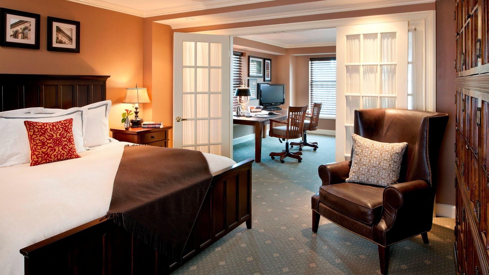 Commonwealth Hotel