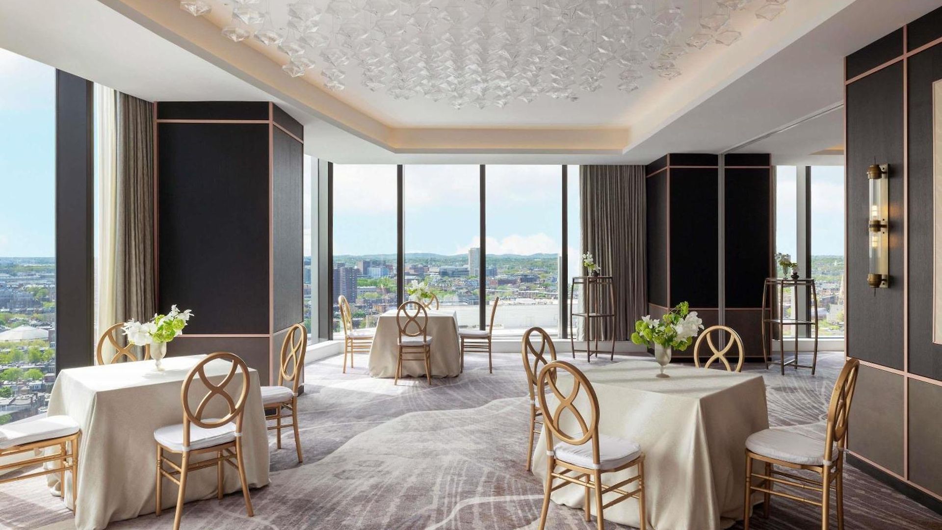 Raffles Hotel 5*