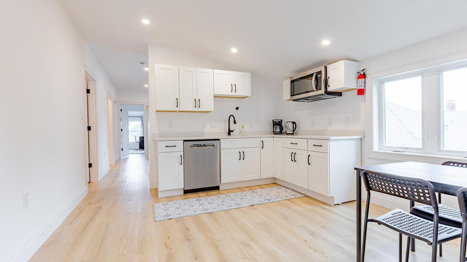154r Newley Renovated Sunny Spacious Quite In Brighton Homestay Boston