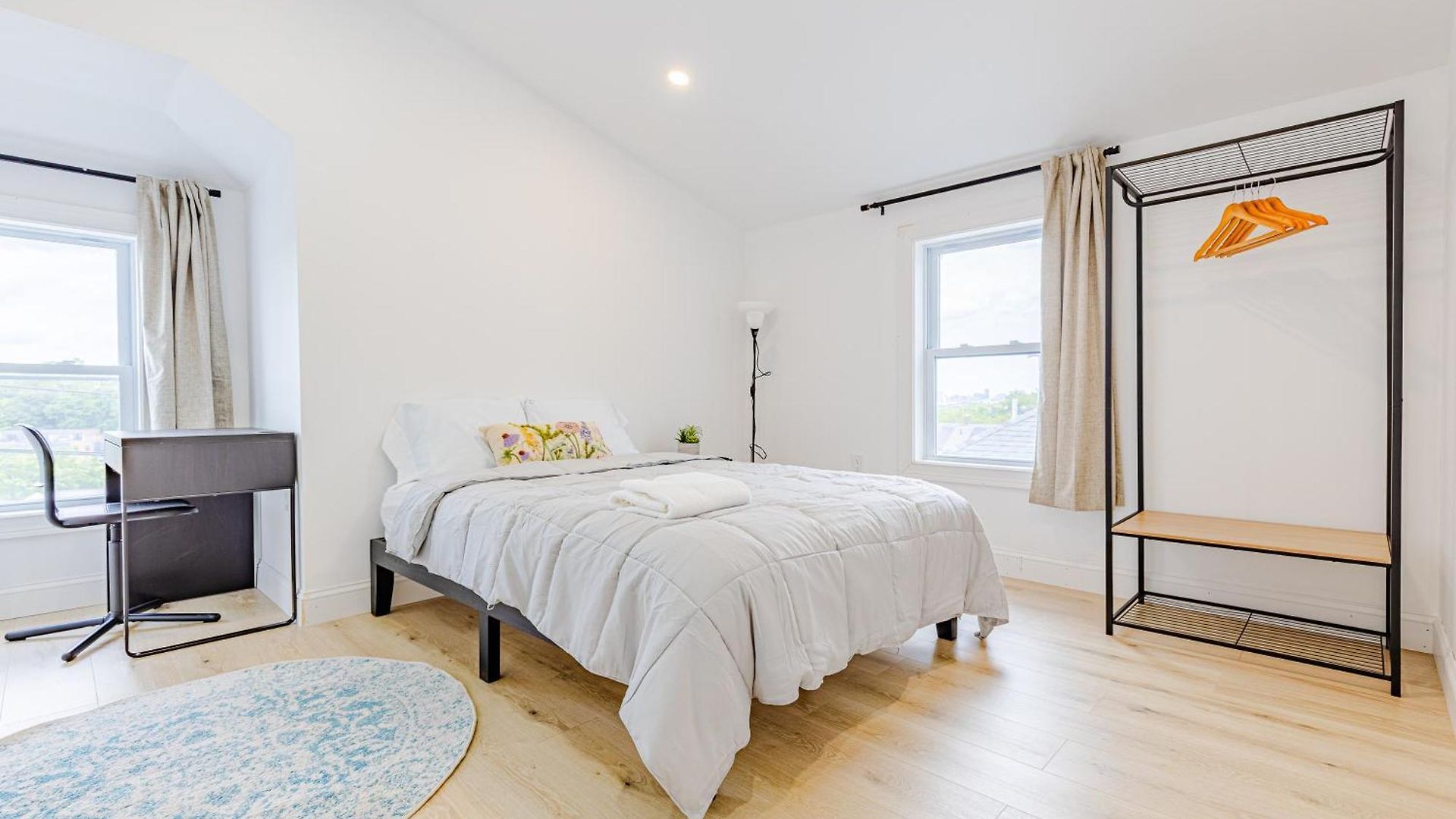 Homestay 154r Newley Renovated Sunny Spacious Quite In Brighton