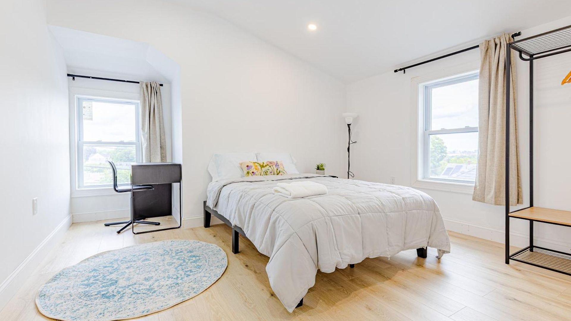 154r Newley Renovated Sunny Spacious Quite In Brighton * Boston