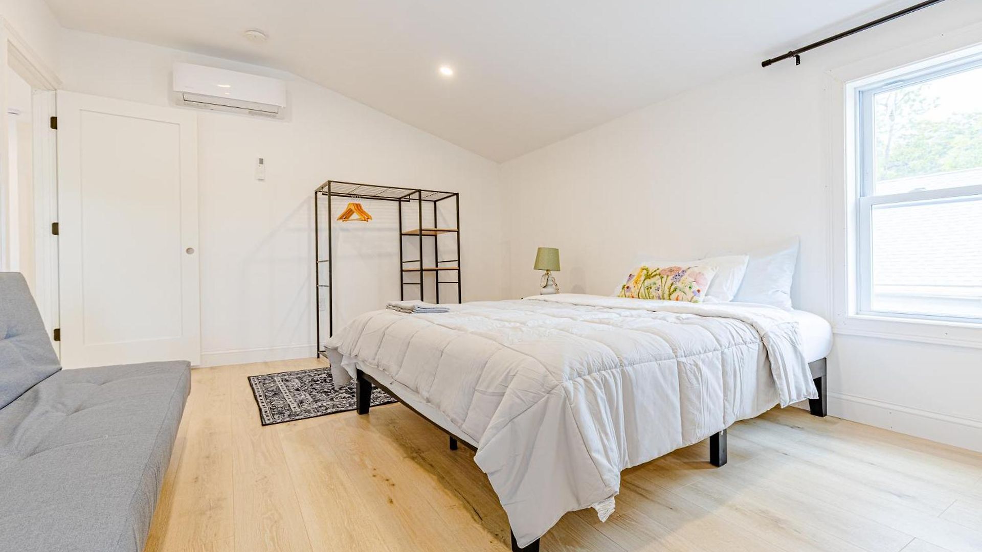 Homestay 154r Newley Renovated Sunny Spacious Quite In Brighton Boston