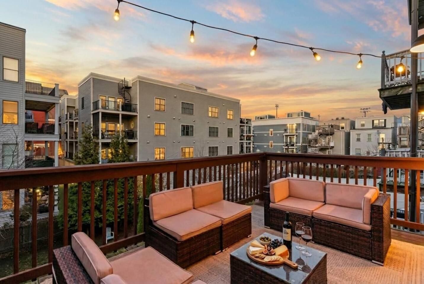 Sky Deck | Downtown Holiday home