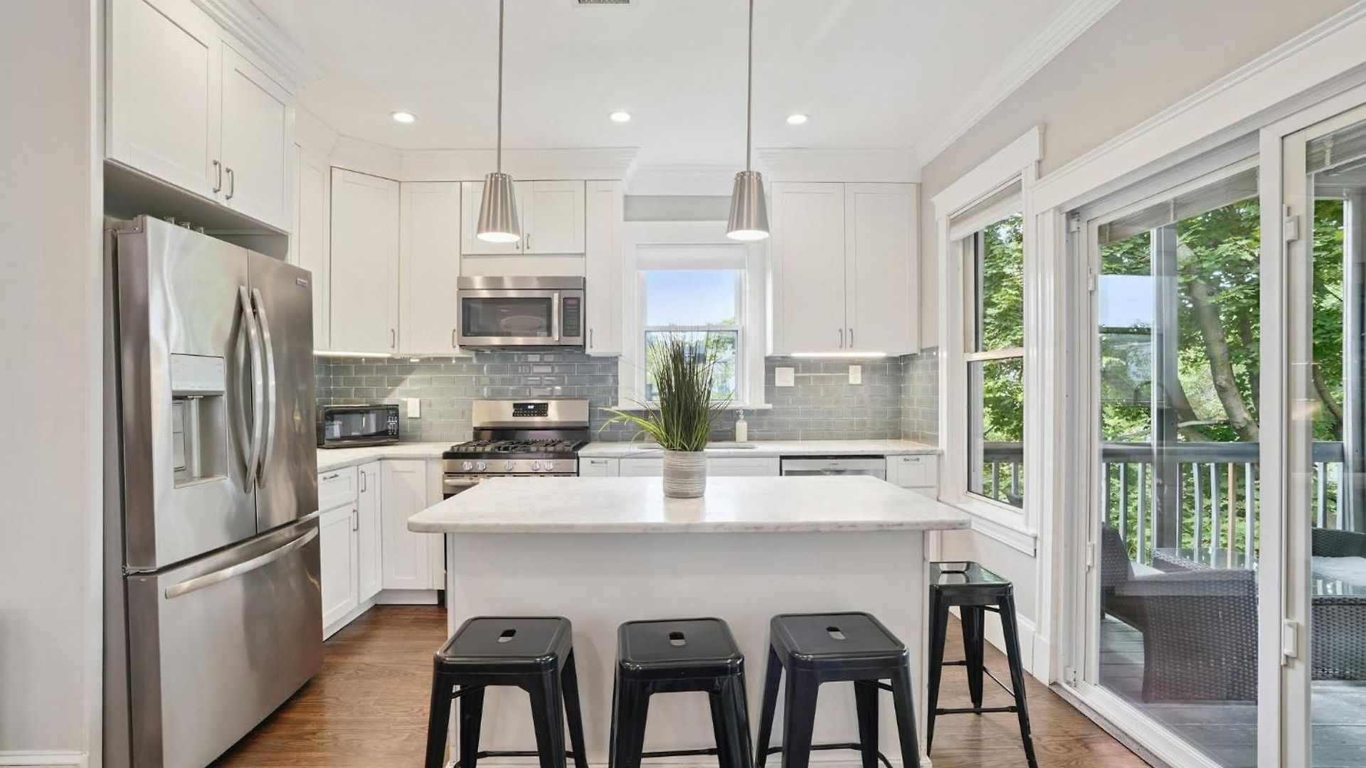 Contemporary Duplex Near The T Holiday home *