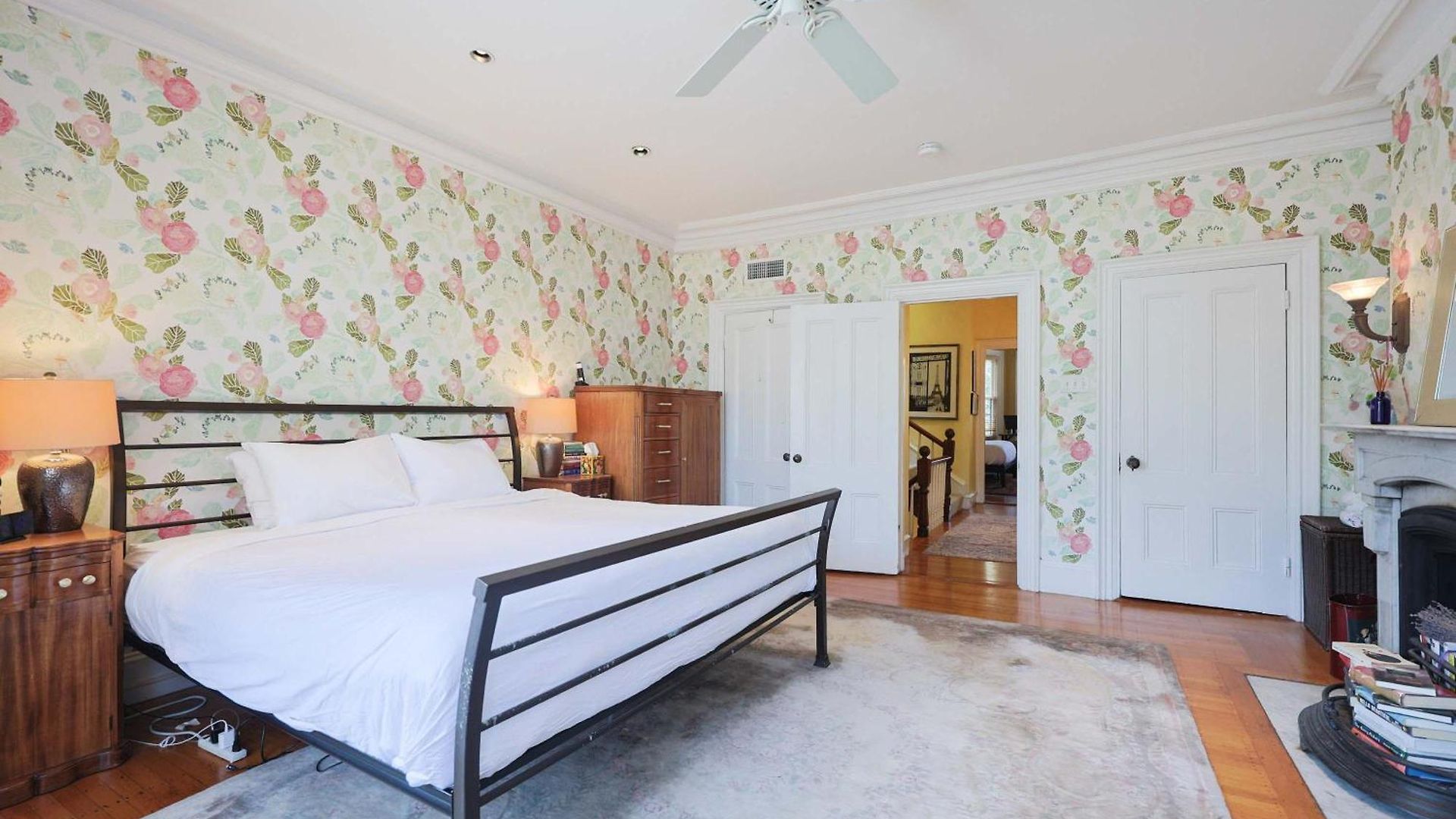 Brownstone Stay, Includes Parking *