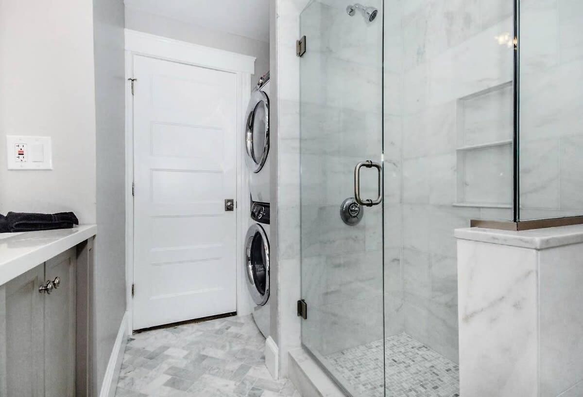 Contemporary Duplex Near The T Holiday home Boston