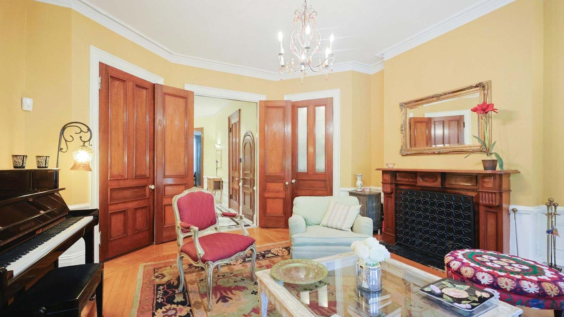 Brownstone Stay, Includes Parking *