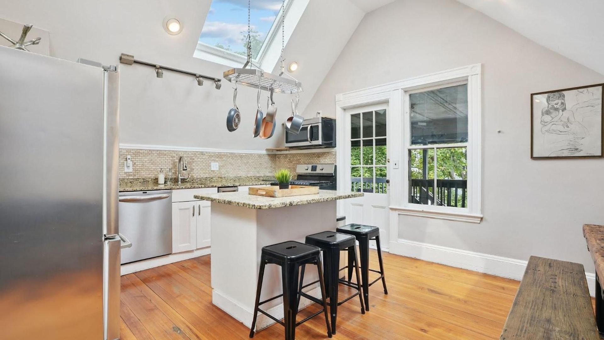 Contemporary Duplex Near The T Holiday home