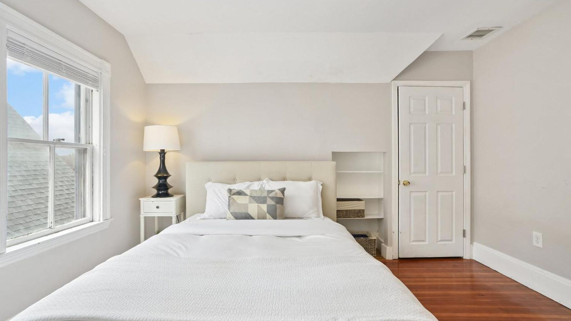 Contemporary Duplex Near The T Boston