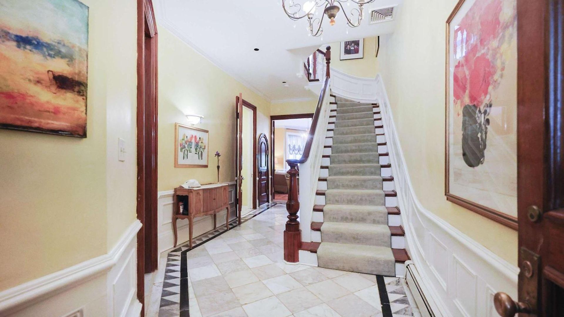 Brownstone Stay, Includes Parking