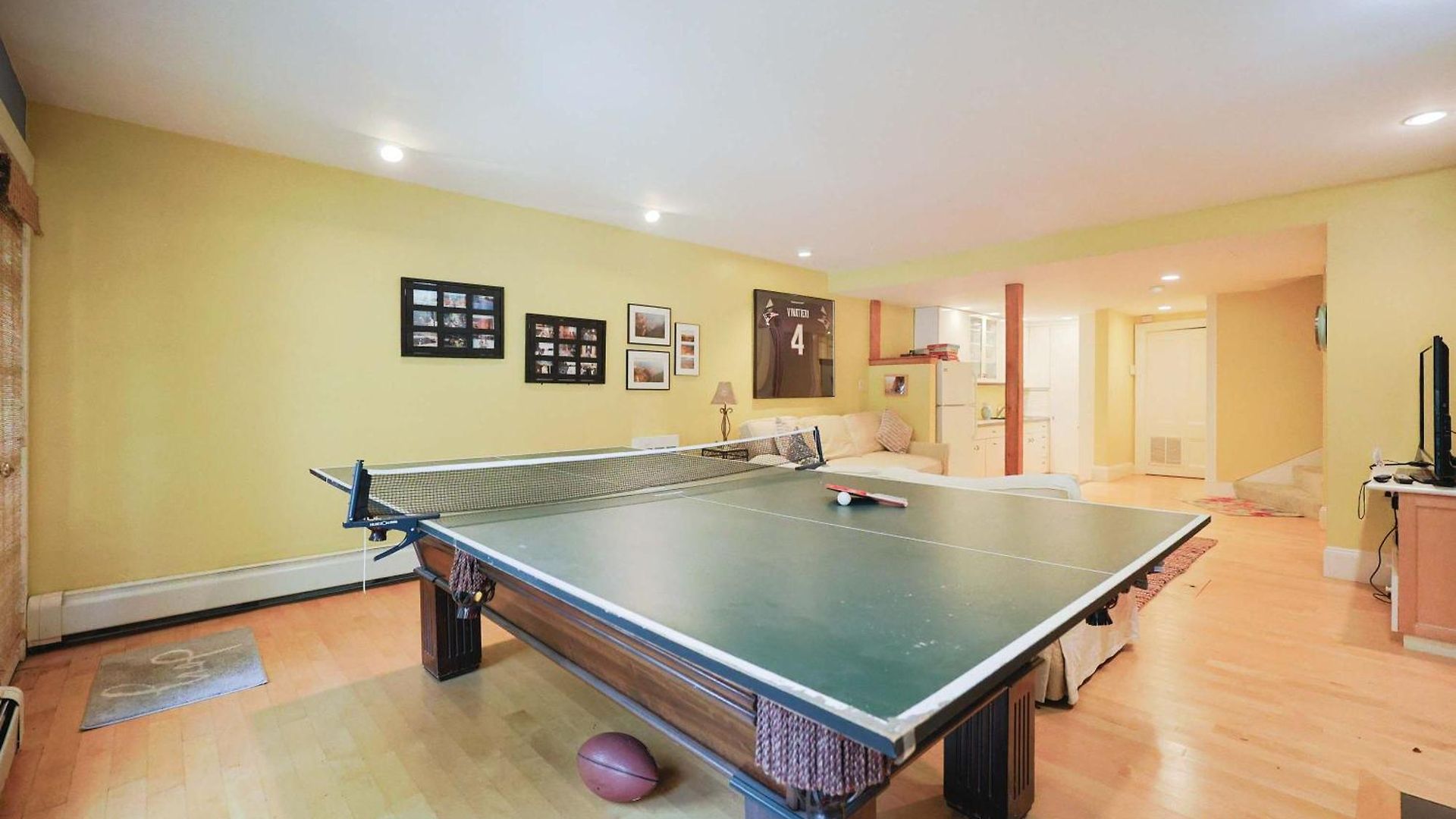 Brownstone Stay, Includes Parking Holiday home *